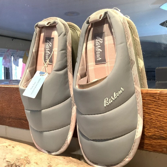 NIB Barbour “Scottie” Gray and Pink Quilted Slip On Size 5 Womens - Picture 8 of 12